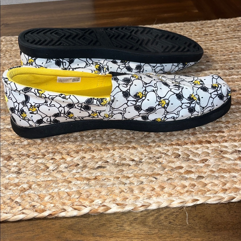 Mens Tom Peanuts Snoopy White and Yellow Slip-Ons shoes size 12 - Picture 7 of 8